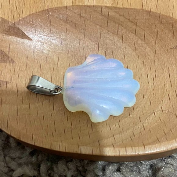 opal crystal seashell pendant - Picture 1 of 2
